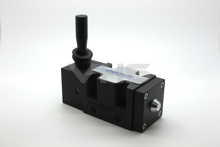 Aron Cetop 5 (NG10) 4/3 Lever Operated Valve All Ports Open